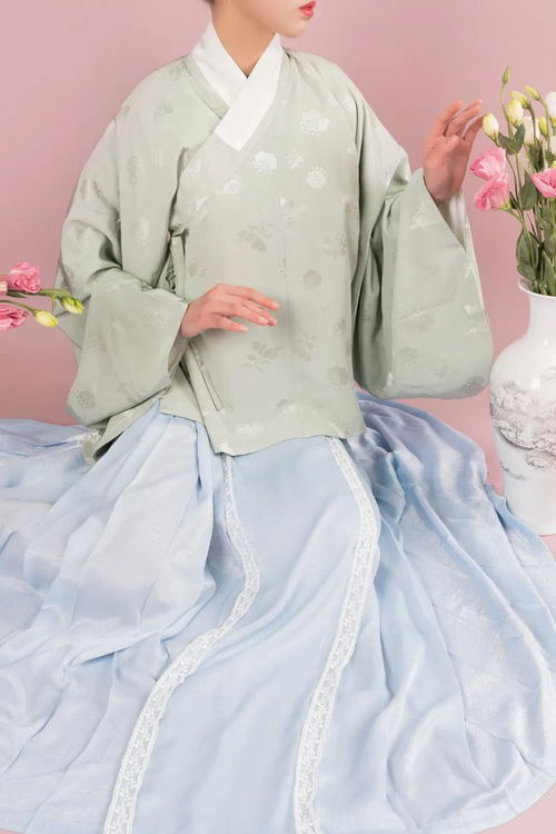 漢服消費市場迎來“清明熱” 傳統服飾結合節氣文化引領新風尚